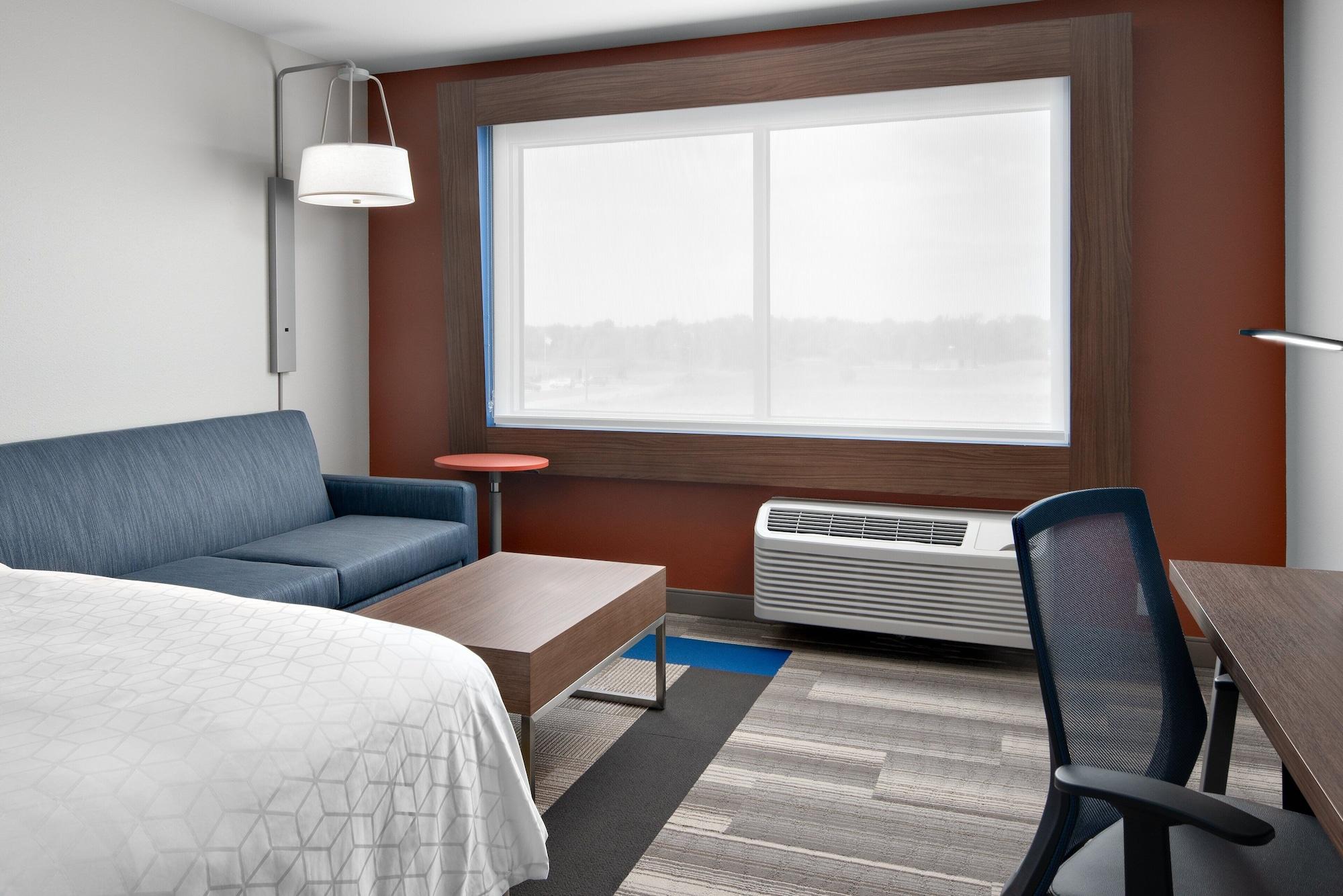 Holiday Inn Express & Suites Elkhorn Lake Geneva Area by IHG - photo 3