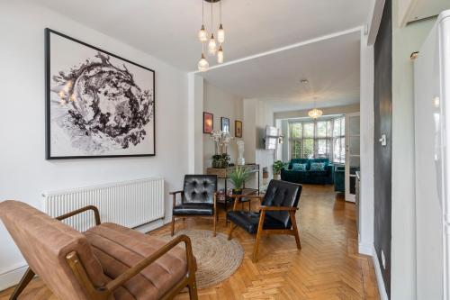 Entire House in Wimbledon — 4-Star Luxury Hotel in London, United Kingdom