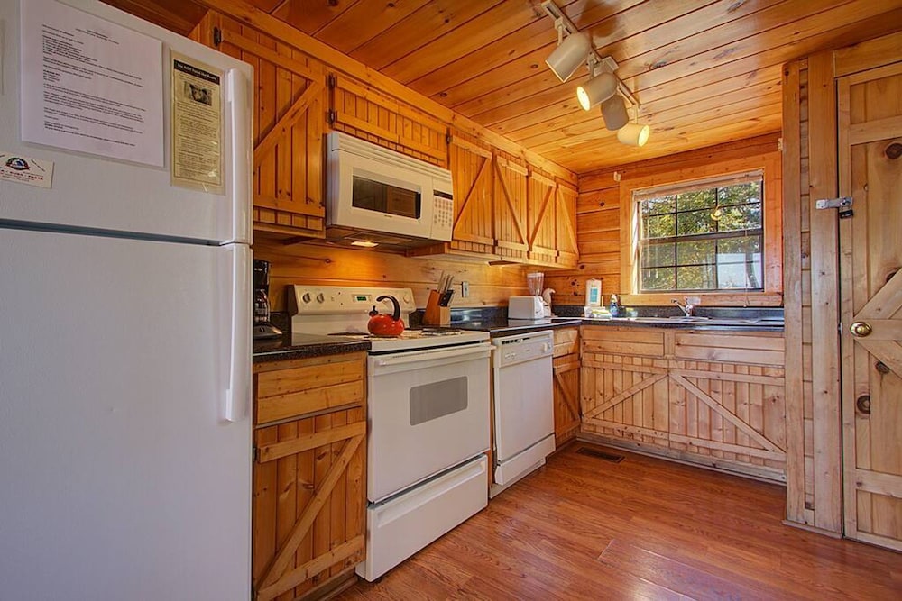 Picturesque 2 2 Close to Parkway - photo 15