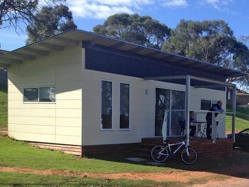 Lake Talbot Tourist Park — 4-Star Luxury Hotel in Narrandera, Australia