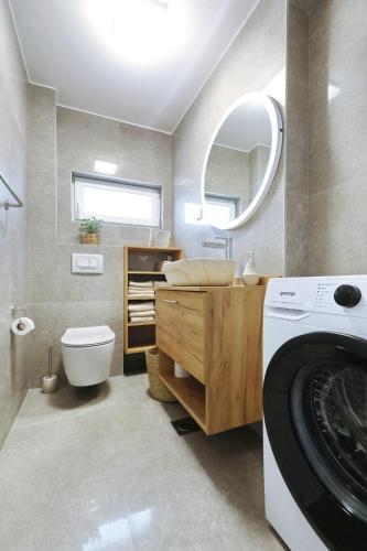 Apartmani Cicak — 4-Star Luxury Hotel in Vir, Croatia