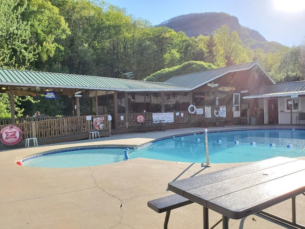 Geneva Hotel & Tiki Bar - photo 56
