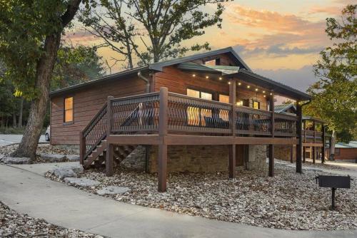 Lake Front Cabin on Indian Point — 4-Star Luxury Hotel in Branson, United States