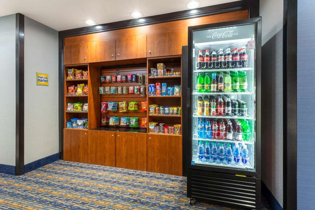 La Quinta Inn & Suites by Wyndham Columbus West Hilliard - photo 33