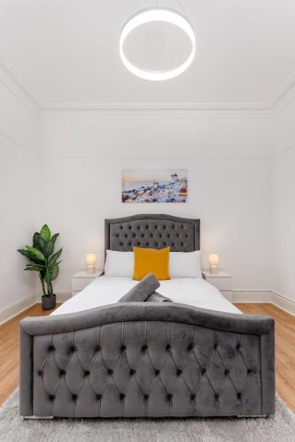 Flatzy Sleeps 16 Near Football Ground & Ping Pong Table in Liverpool, United Kingdom
