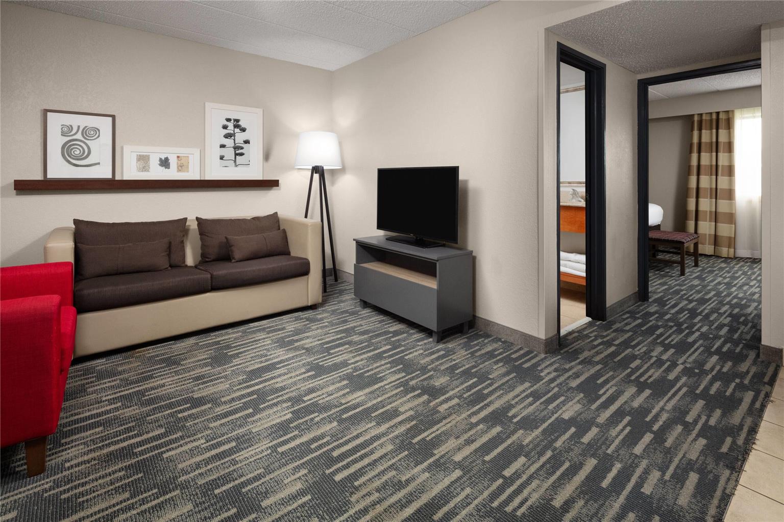 Wingate by Wyndham Lincoln Airport East I 80 - photo 33