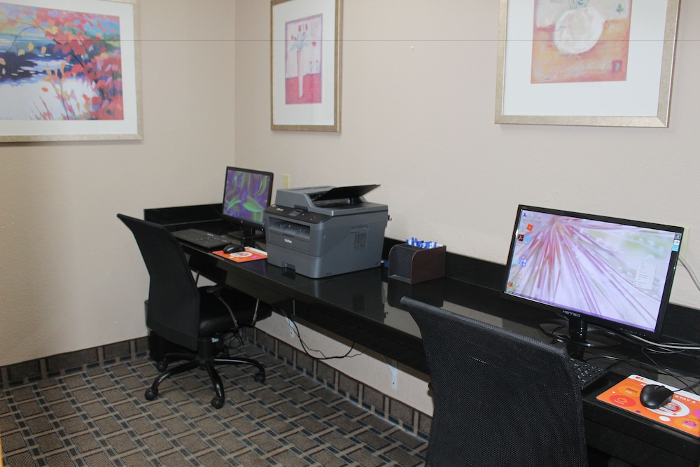 Holiday Inn Express Kansas City Liberty by IHG - photo 40