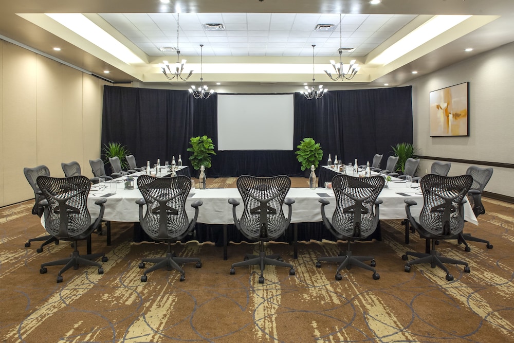 Embassy Suites by Hilton Phoenix Scottsdale - photo 51