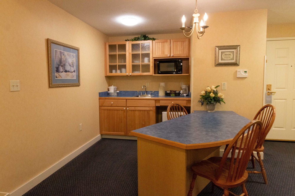 Essenhaus Inn & Conference Center - photo 35