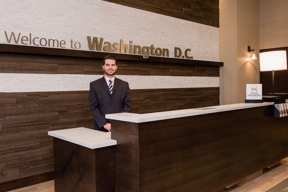 Hampton Inn & Suites Washington DC Navy Yard - photo 4