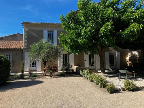 Maisonadele - carbon neutral hotel in Caromb