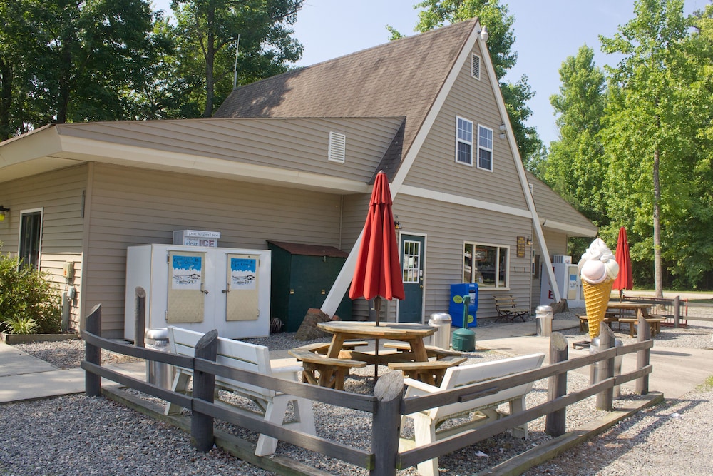 Chesapeake Bay RV Resort Thousand Trails Campground - photo 27