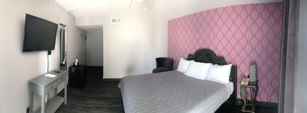 The Village Inn Hotel - photo 9