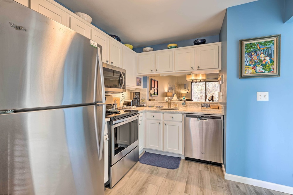 Beautiful Brewster Condo w Resort Amenities - photo 7