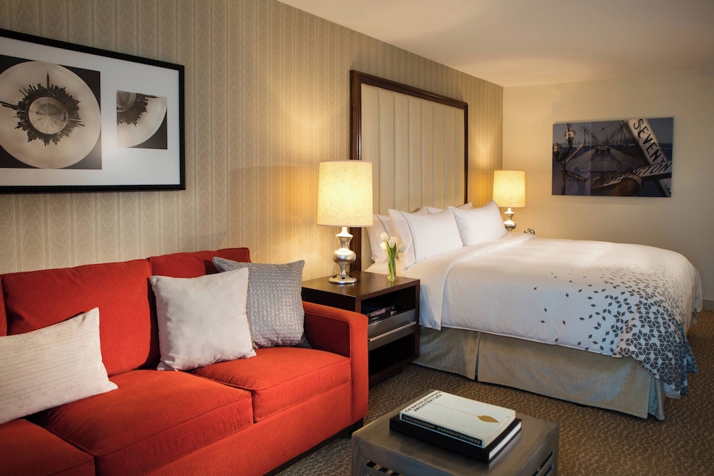 Renaissance Newark Airport Hotel - photo 7