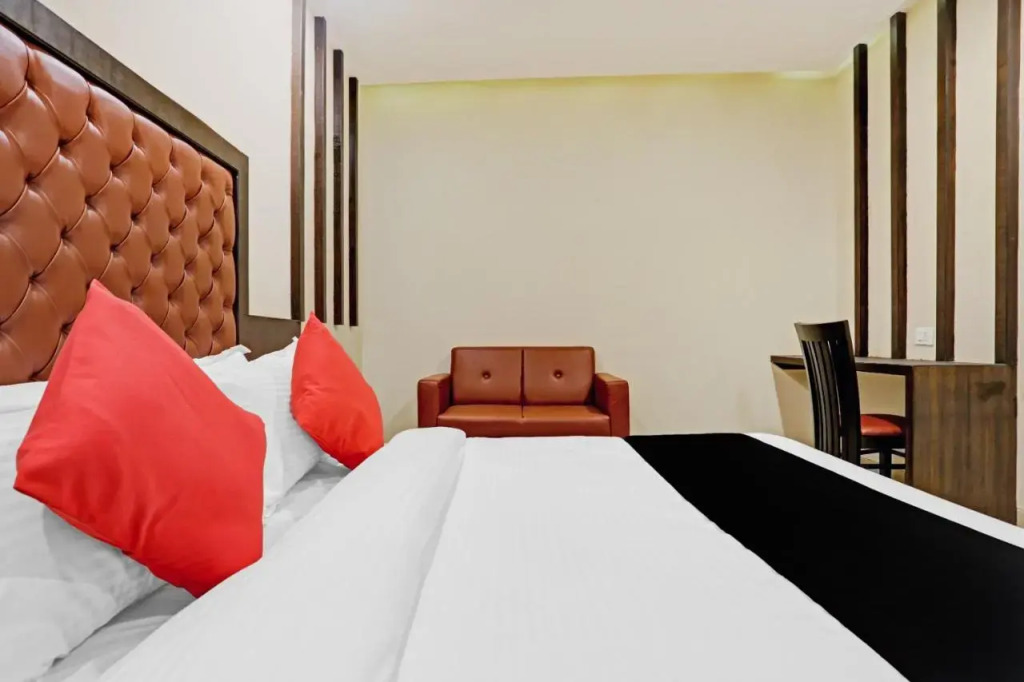 Fabhotel New Radsson Suite
