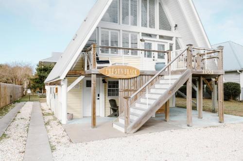 Late Summer Specials 2 blocks to Beach Backyard Walk to Boardwalk — 4-Star Luxury Hotel in Carolina Beach, United States