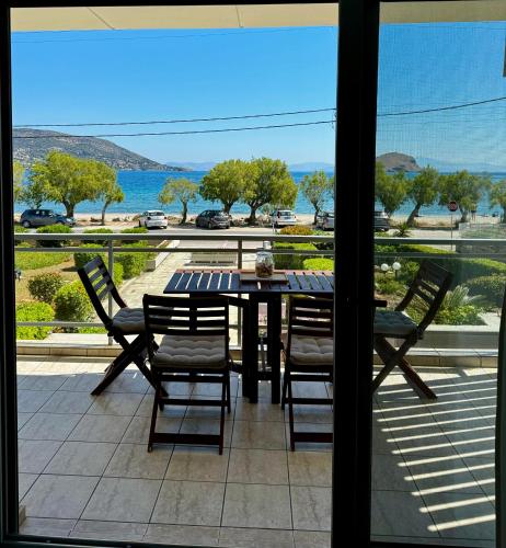Seashore Happiness Apartments — 4-Star Luxury Hotel in Limin Mesoyaias, Greece