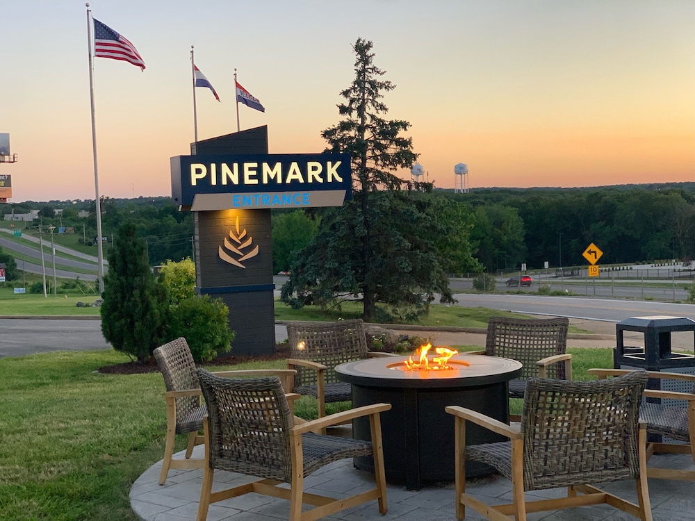 Pinemark Inn & Suites - photo 21
