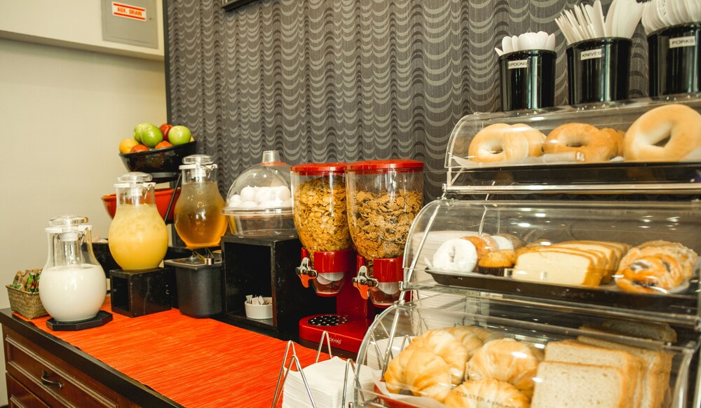 Econo Lodge Times Square - photo 48