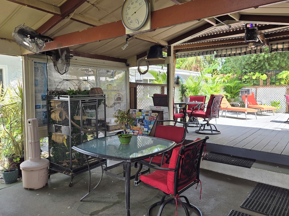 Barefoot Mailman Inn & Suites - photo 88
