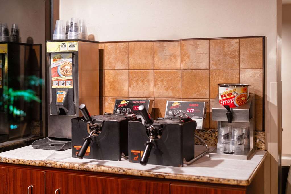 La Quinta Inn & Suites by Wyndham Cocoa Beach Oceanfront - photo 45
