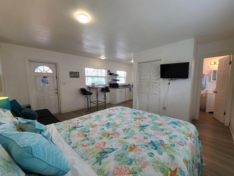 Sun Island Motel - photo 81