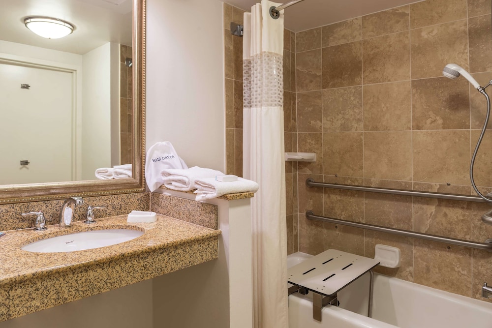 Hampton Inn Columbia Northeast Fort Jackson Area - photo 33