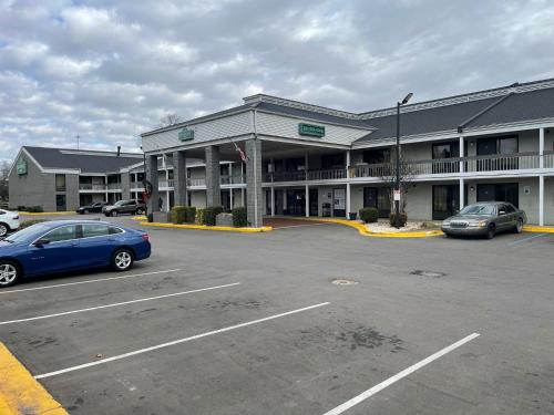 Brookwood Inn - last minute hotel in Charlotte