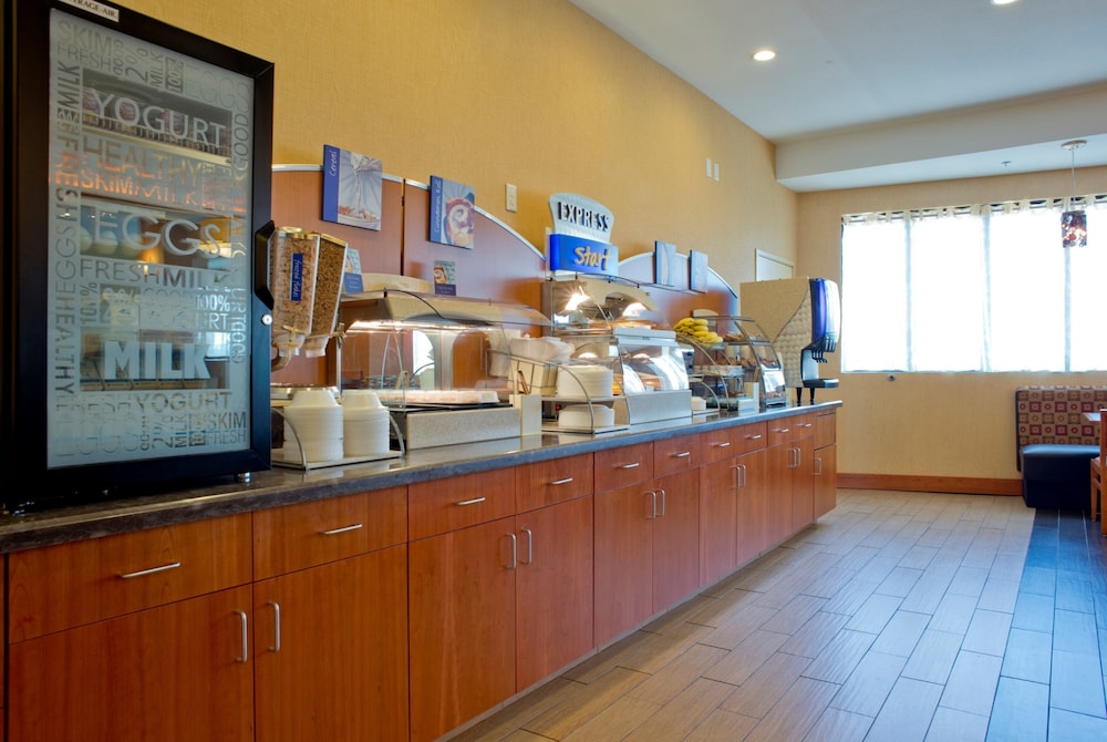 Holiday Inn Express Hotel & Suites Prattville South by IHG - photo 28