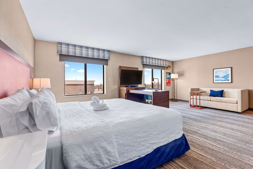 Hampton Inn & Suites Greeley - photo 15