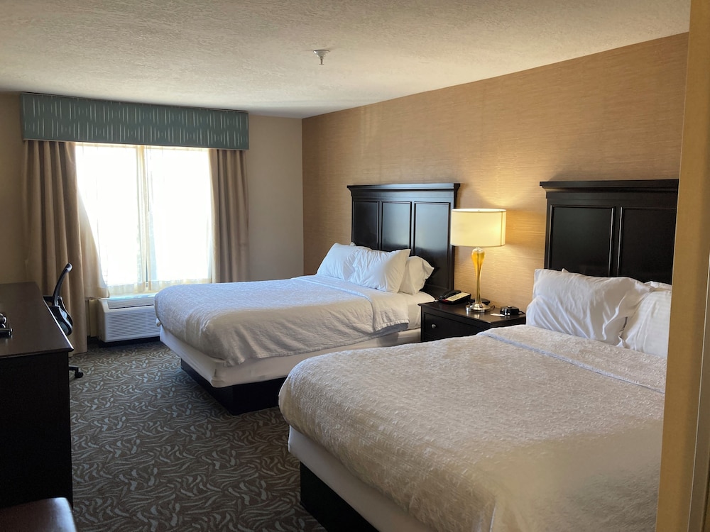 Hampton Inn & Suites Carlsbad - photo 9