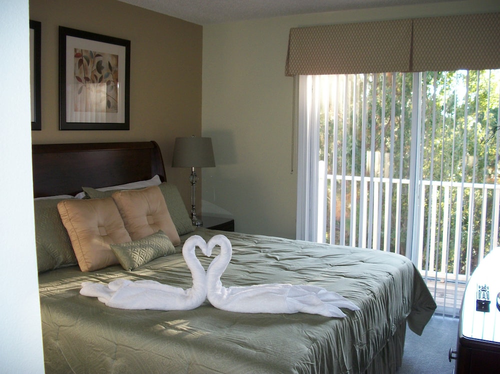 3BR 2.5BA Home in Emerald Island Resort by CV 8479 - photo 12