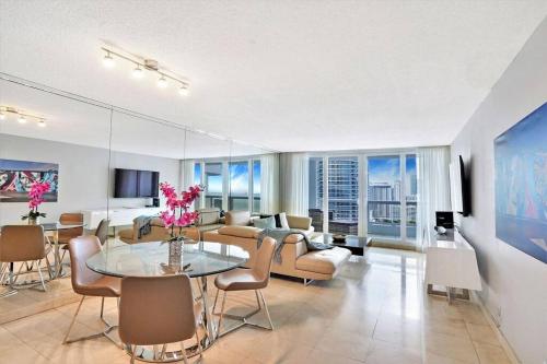 Endless Summer Incredible Water Views — 4-Star Luxury Hotel in Miami, United States