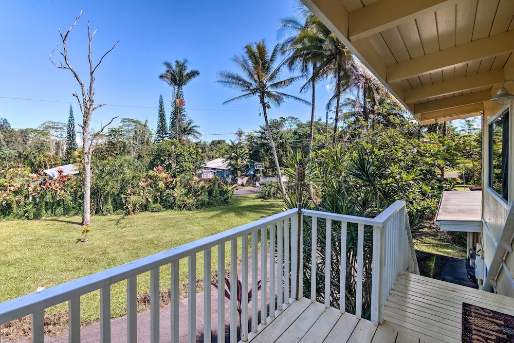 Sunny Pahoa Retreat Snorkel Hike and Shop pet-friendly hotel Hawaiian Beaches