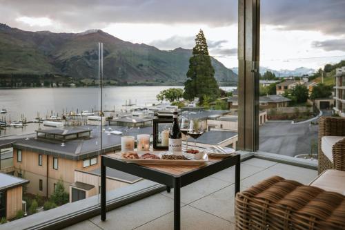 Nautilus Penthouse Sleeps 8 Lakefront Walking Distance to Wanaka — 4-Star Luxury Hotel in Wanaka, New Zealand