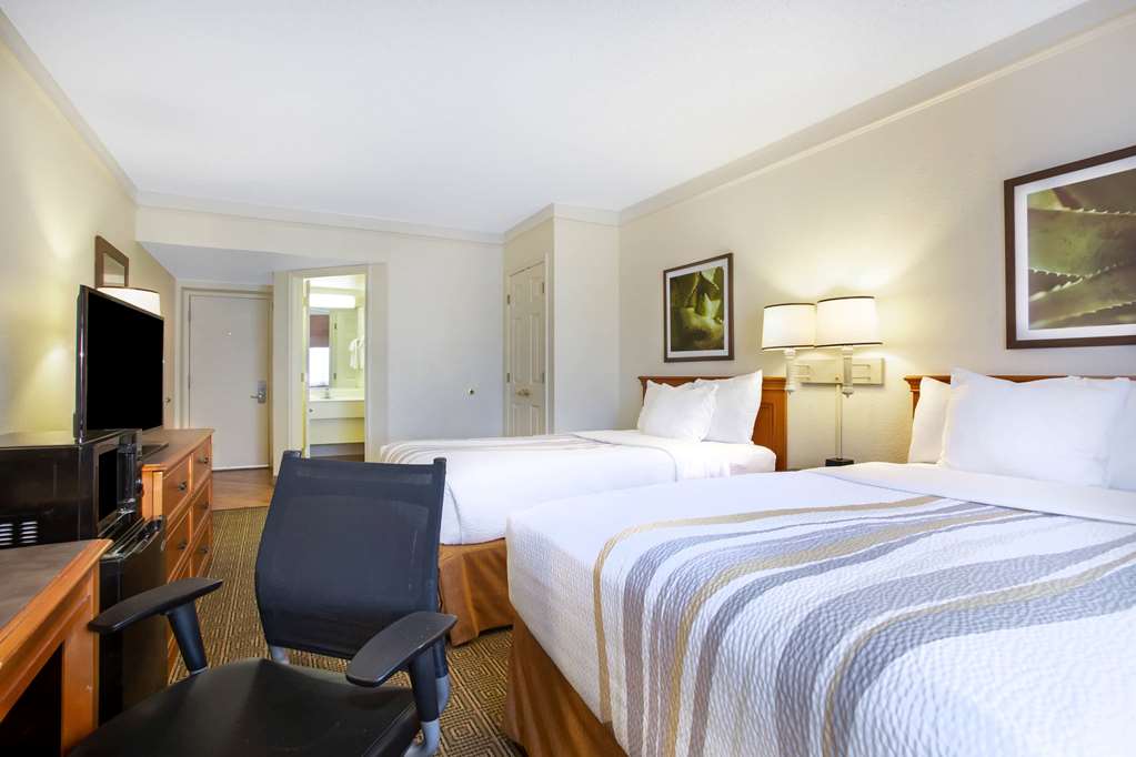 La Quinta Inn by Wyndham Austin Capitol Downtown - photo 18