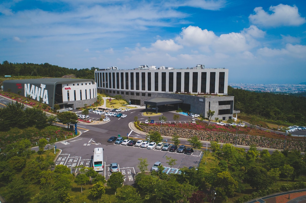 Hotel Nanta Jeju - carbon neutral hotel in Jeju City