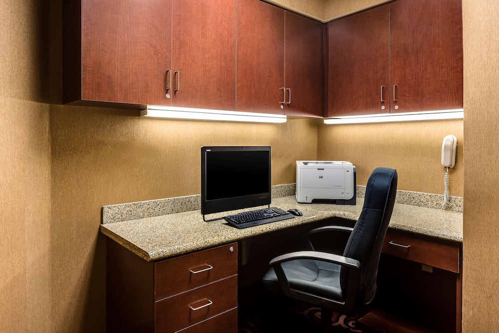 Hampton Inn & Suites West Bend - photo 39