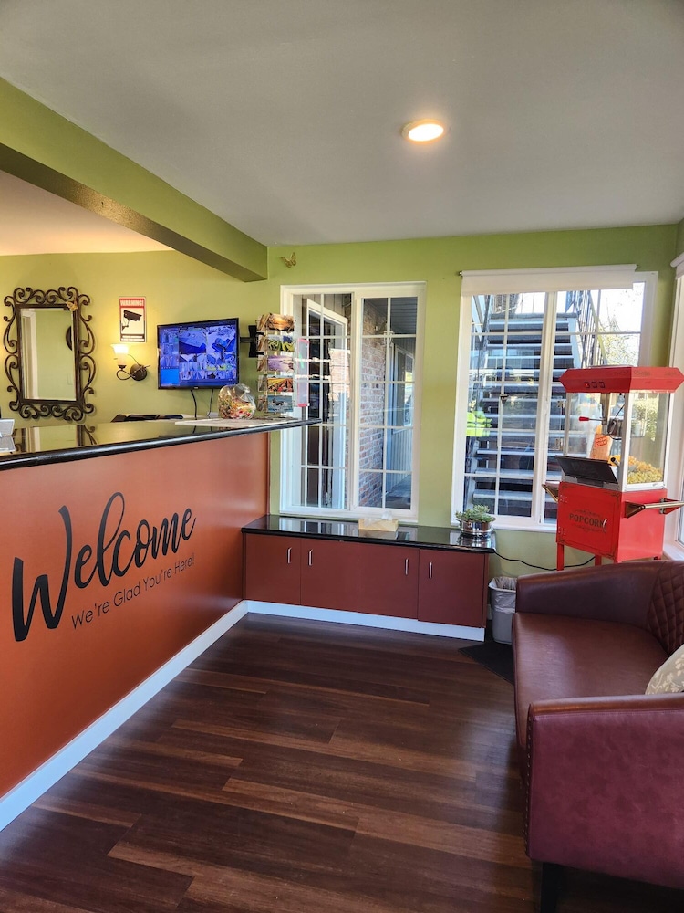 Village Inn Springfield - photo 6