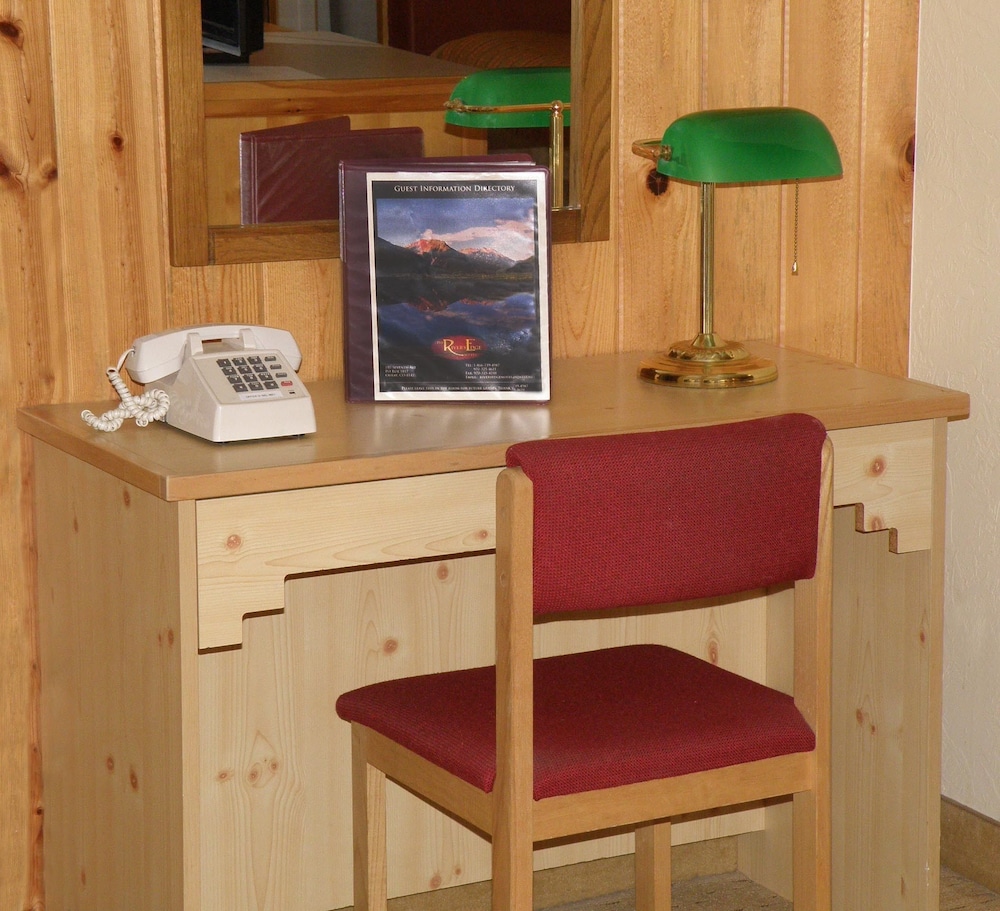The River's Edge Motel Lodge & Resort - photo 3