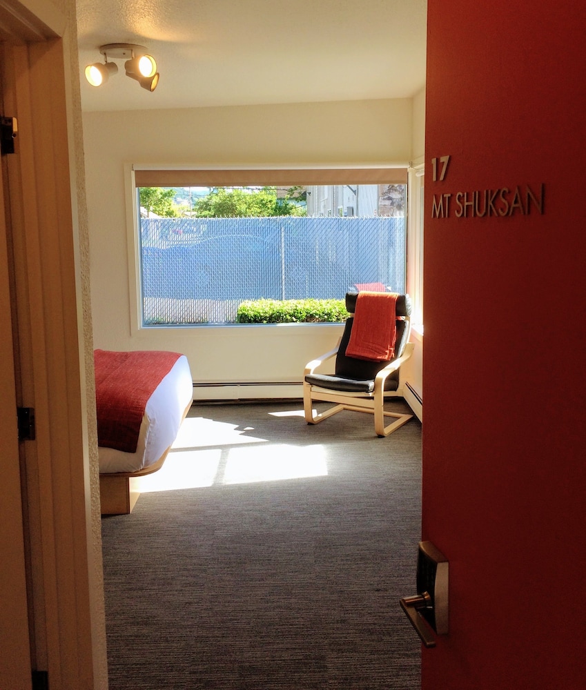 Heliotrope Hotel - photo 16
