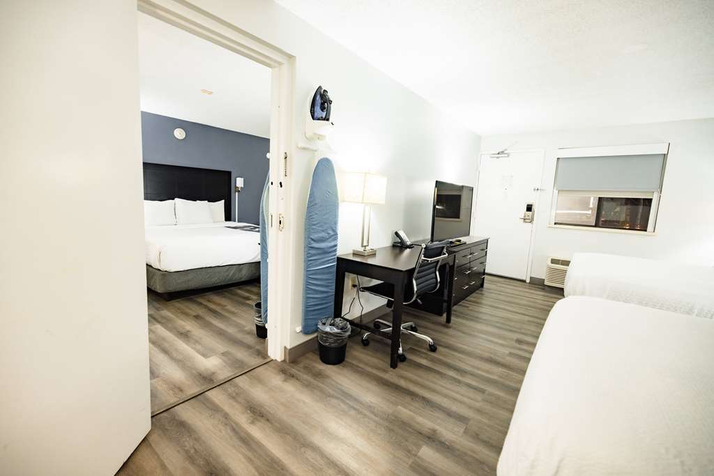 La Quinta Inn by Wyndham Tampa Near Busch Gardens - photo 42