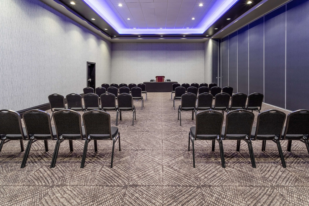 Hilton Garden Inn Hays - photo 28