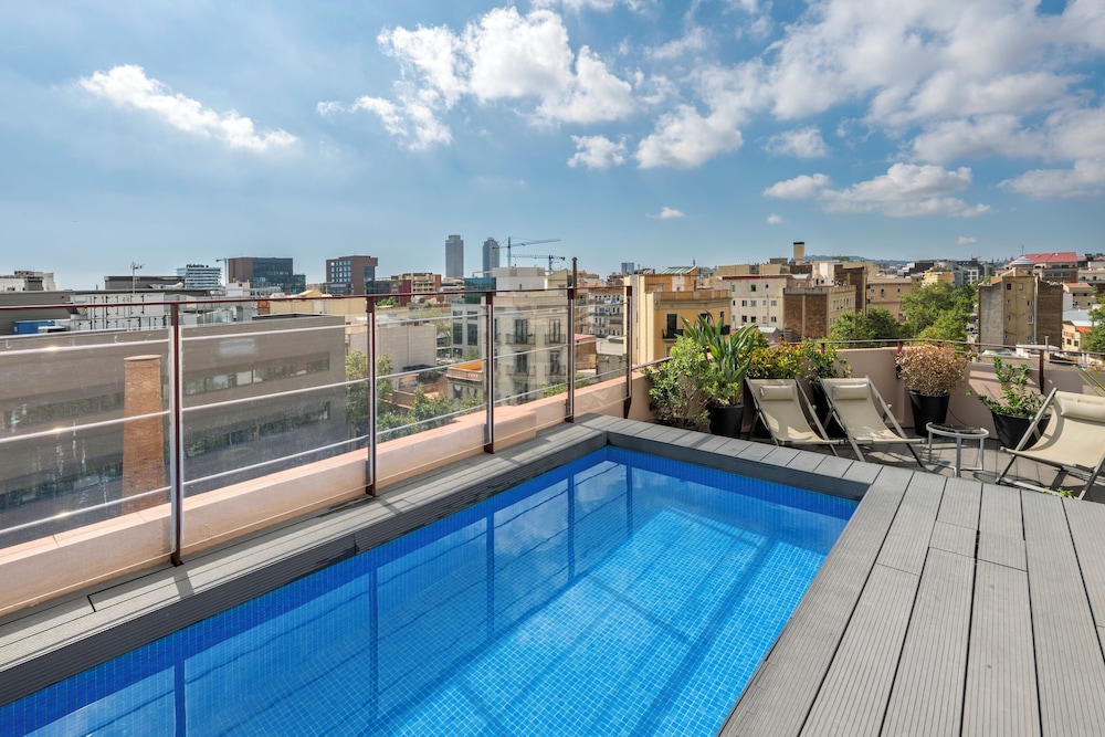 Aspasios Poblenou Apartments — 4-Star Luxury Hotel in Barcelona, Spain