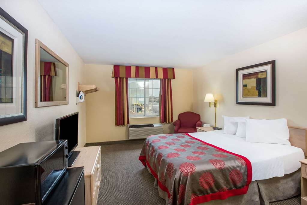 Ramada by Wyndham Sioux Falls - photo 11