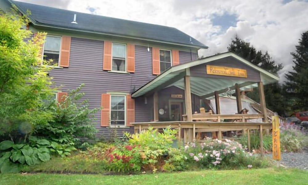RoosterComb Inn - featured photo