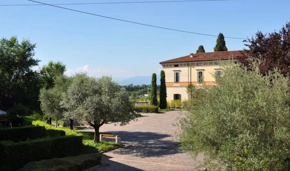Hotel San Lorenzo — hotel in Pozzolengo