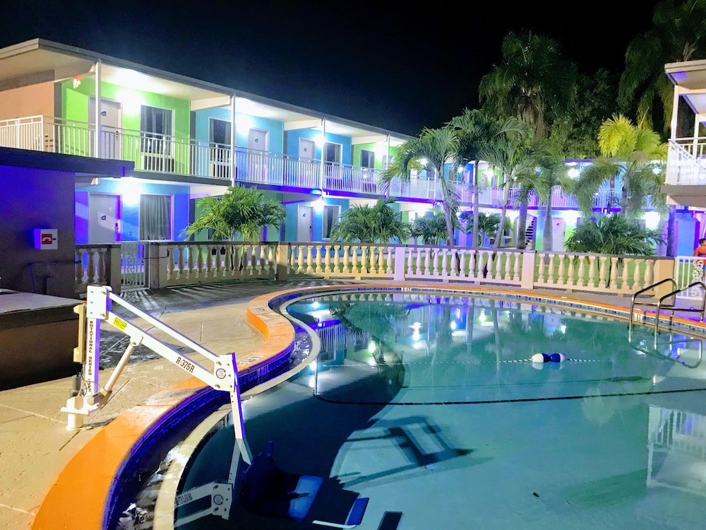 Tropical Inn & Suites - photo 63