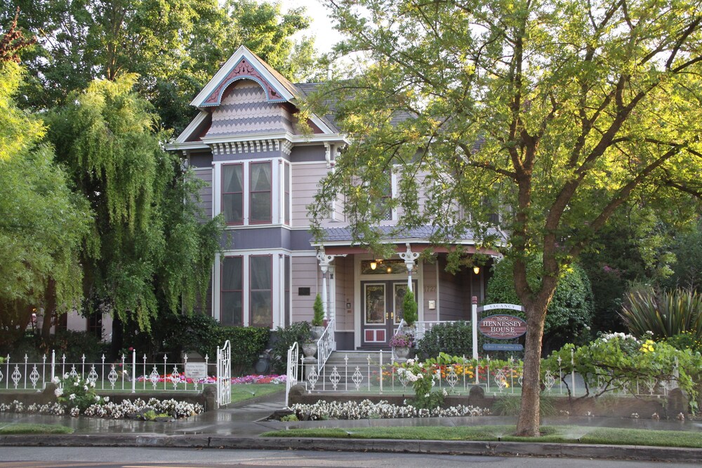 Hennessey House - featured photo